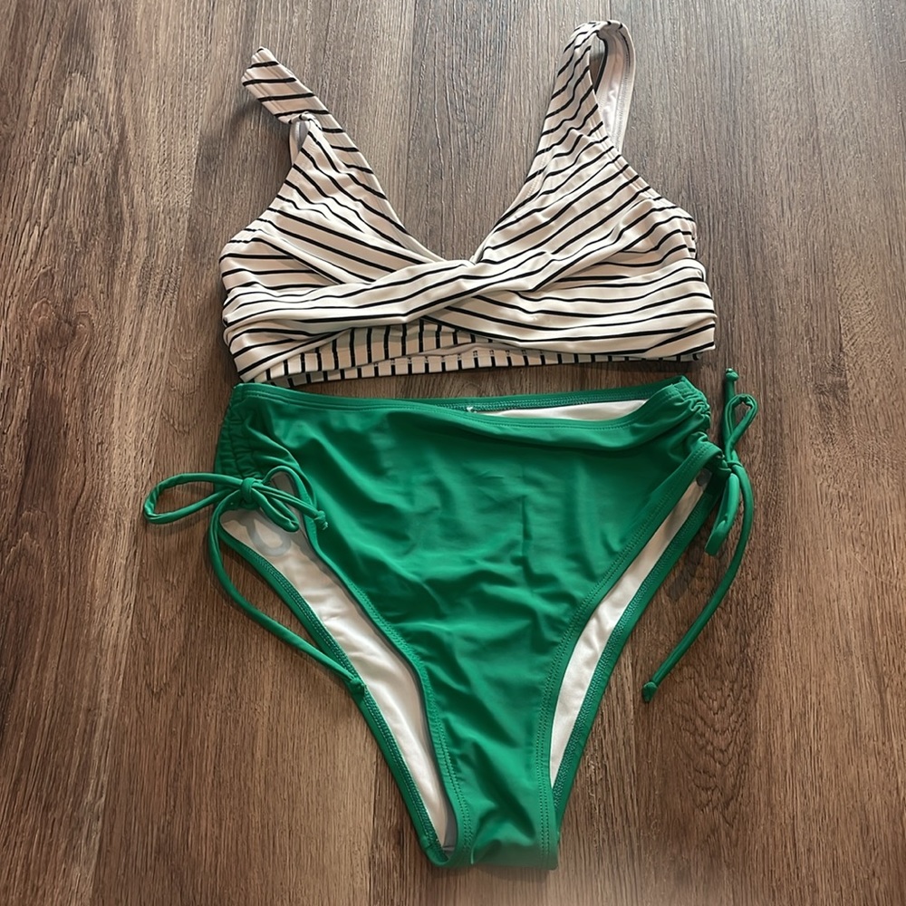 Two bikinis - Picture 3 of 3